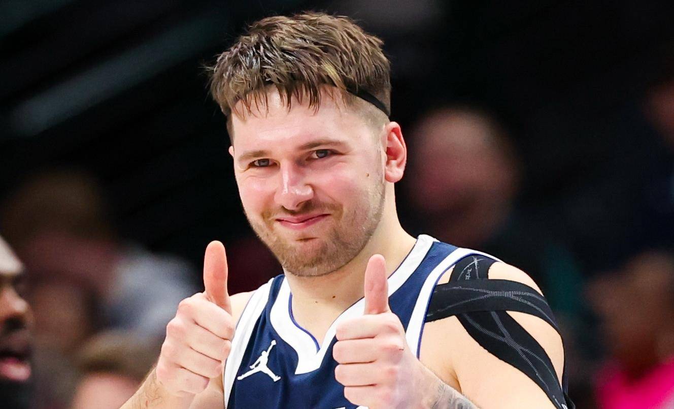  东契奇迎来二十赛季高光表现，塞尔维亚队球迷沸腾！